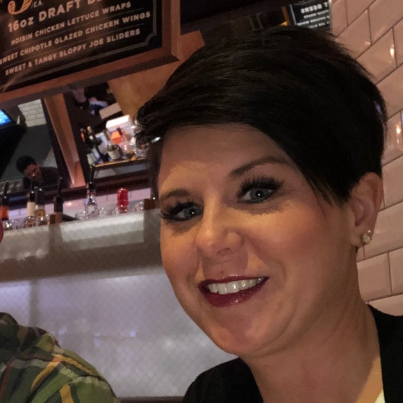 Meet your Posher, Stephanie - Picture 1 of 1